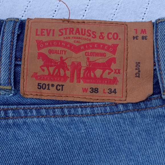Levi Strauss & Co. 501 Relaxed Fit Ripped Jeans W38 L34 - Picture 7 of 7